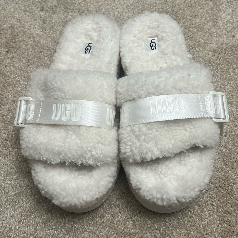 Ugg fluffita platform sandal